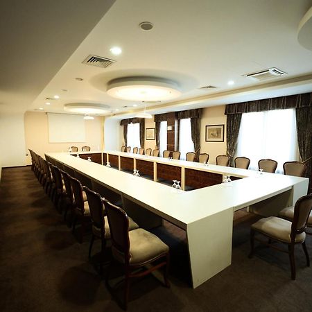 Amazona Hotel Приштина Экстерьер фото
