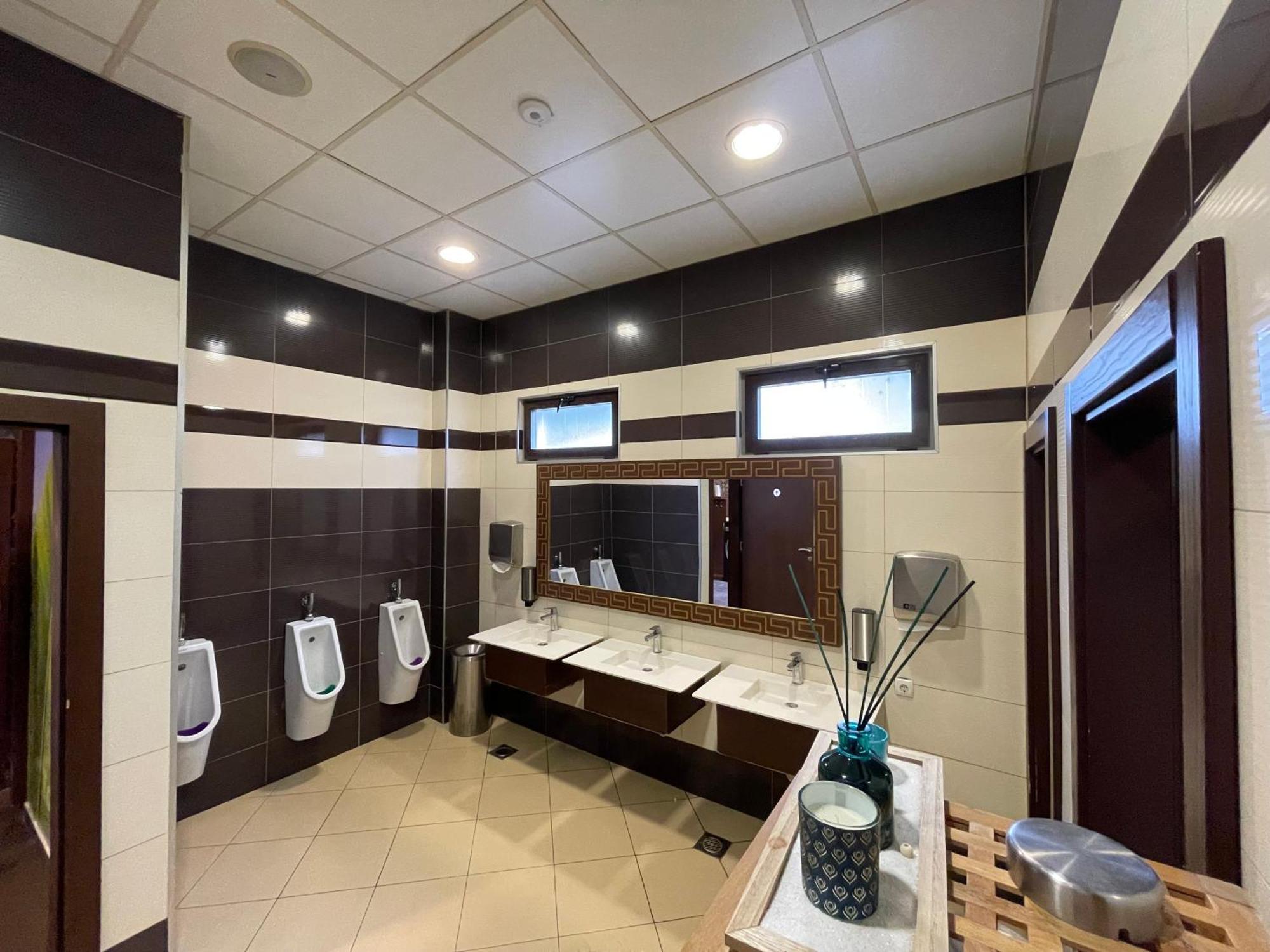 Amazona Hotel Приштина Экстерьер фото
