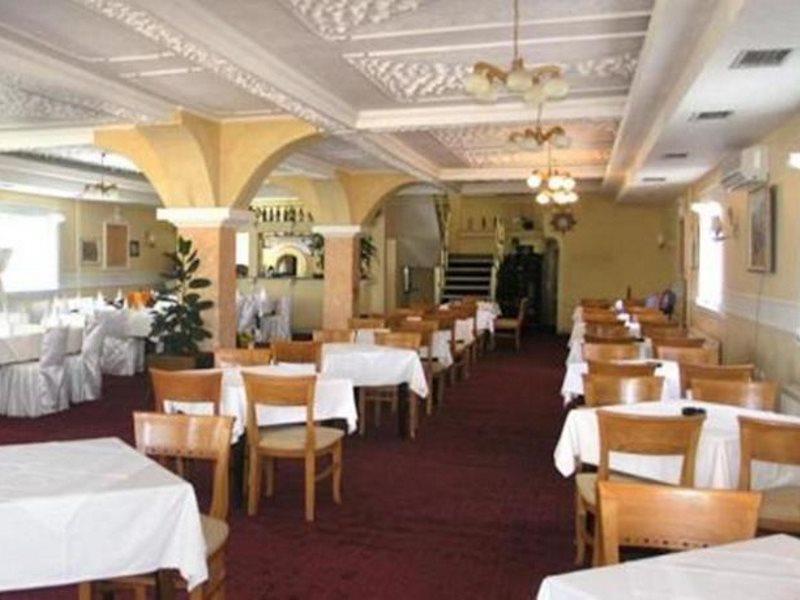 Amazona Hotel Приштина Экстерьер фото