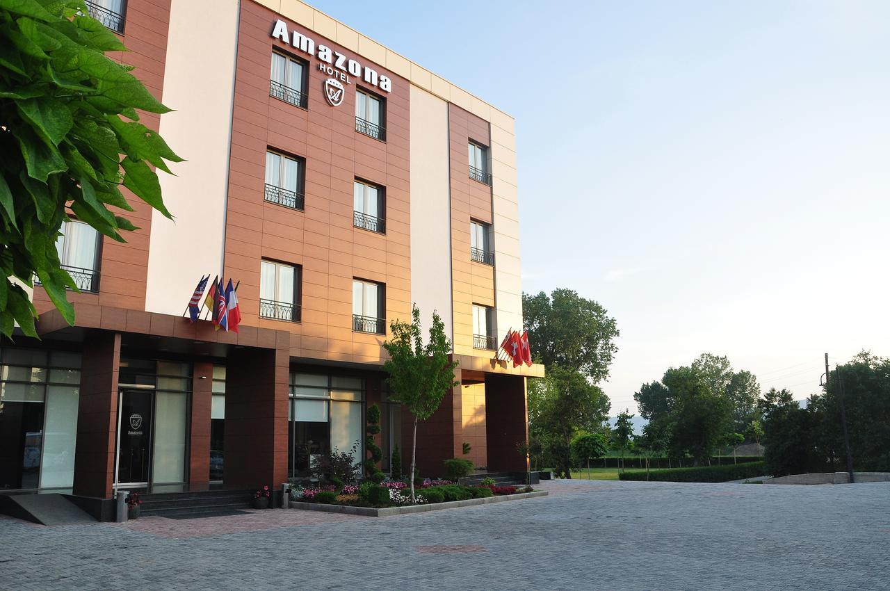 Amazona Hotel Приштина Экстерьер фото