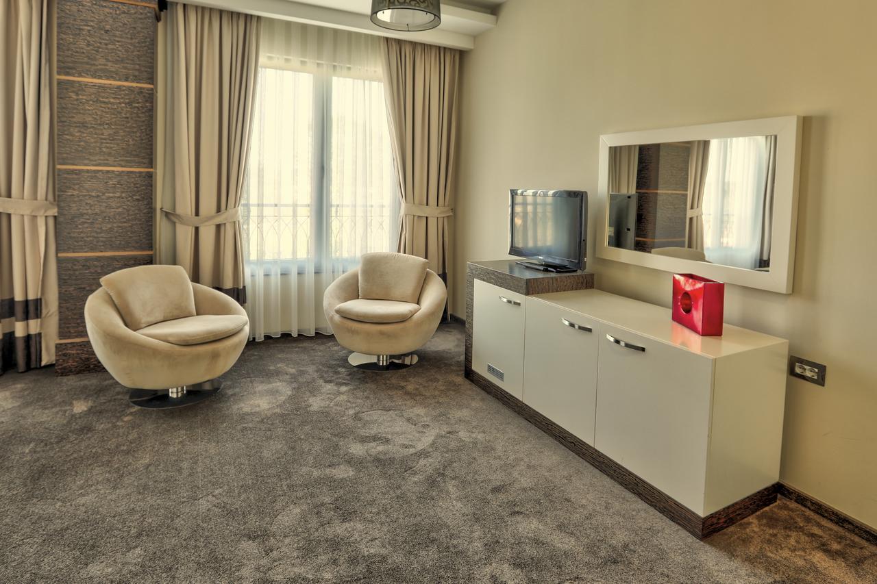 Amazona Hotel Приштина Экстерьер фото