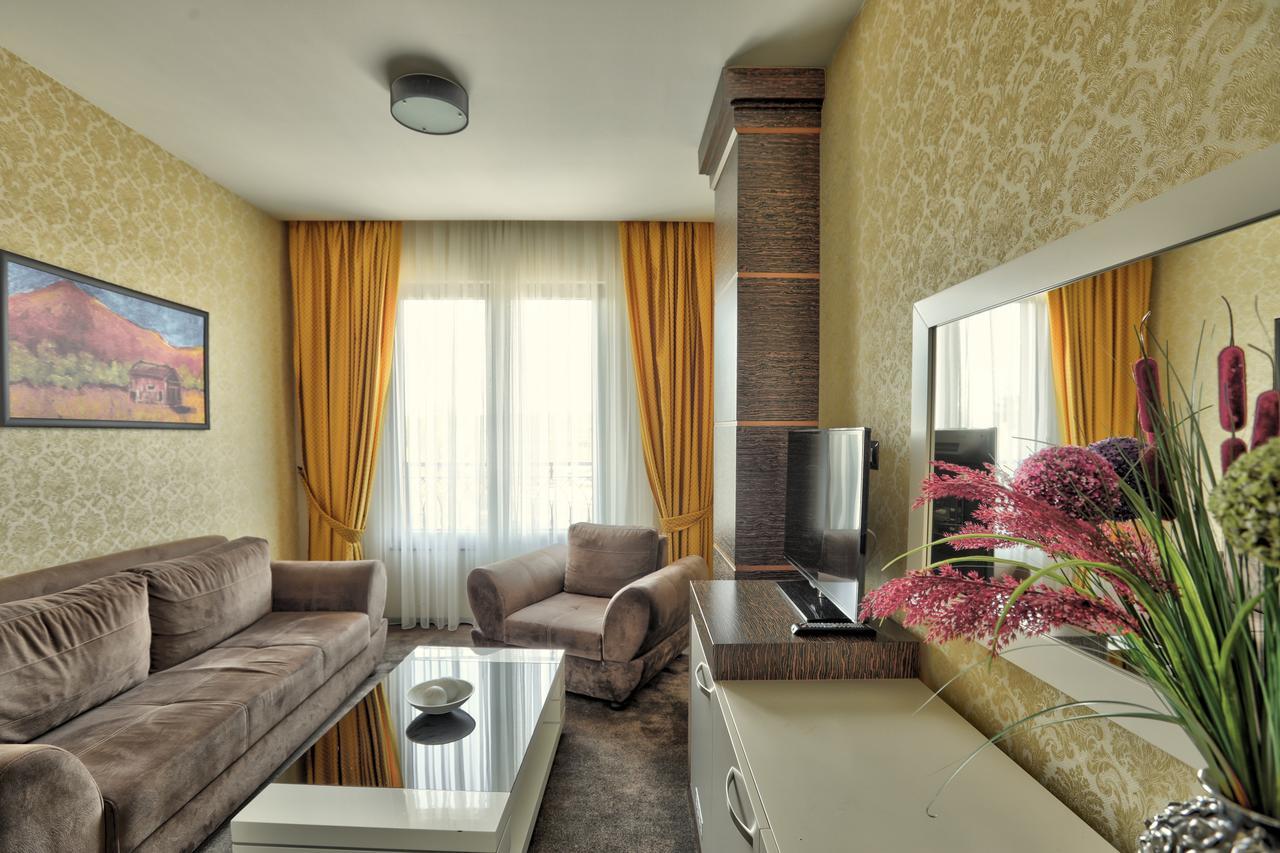 Amazona Hotel Приштина Экстерьер фото