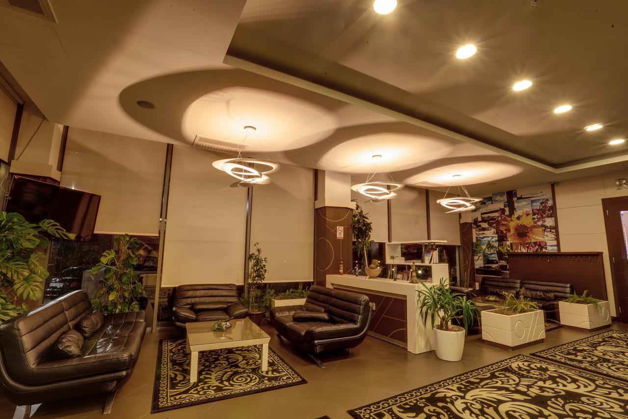 Amazona Hotel Приштина Экстерьер фото