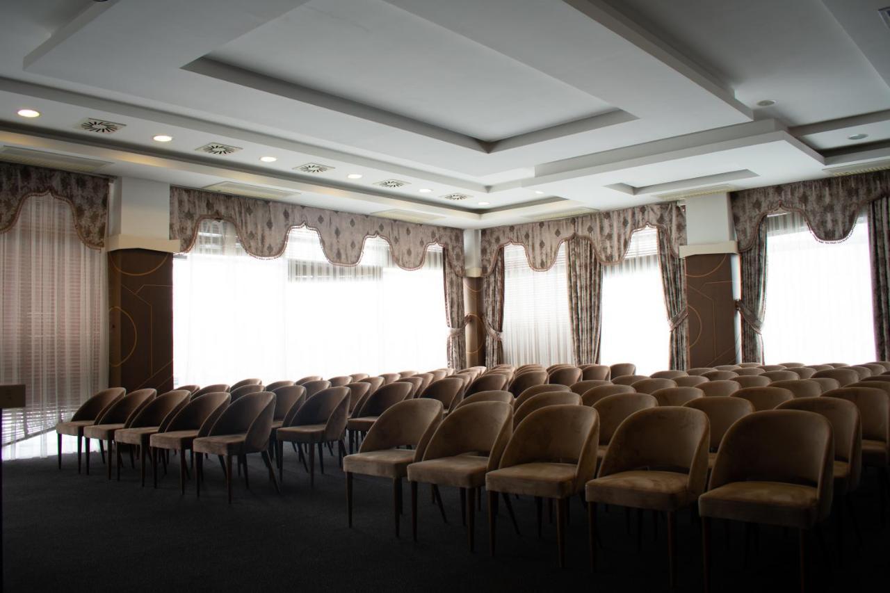 Amazona Hotel Приштина Экстерьер фото